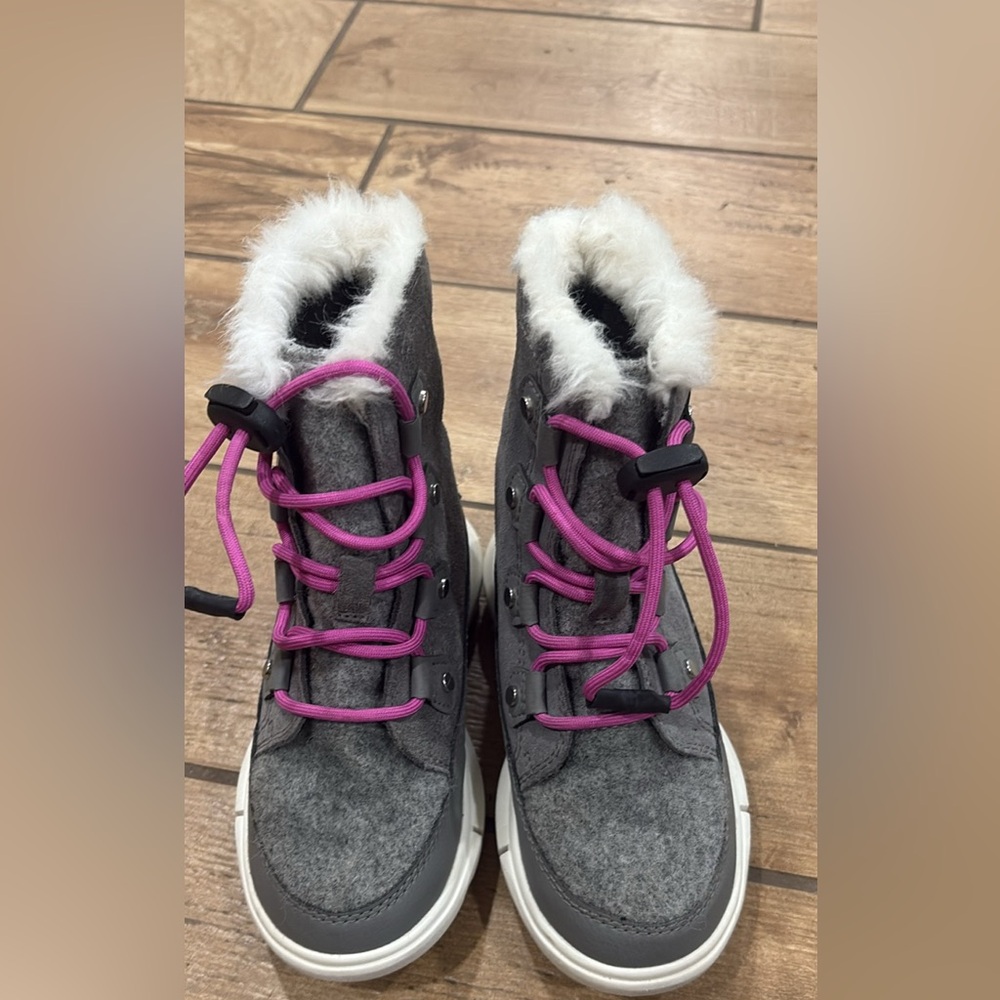 Sorel toddler size 11 waterproof boots